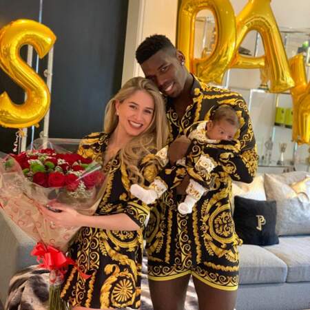 Le footballeur Paul Pogba et sa compagne Maria Salaues, heureux parents d'un petit garçon depuis le mois de janvier 2019.