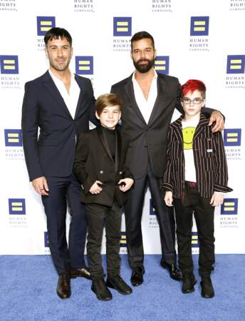 Le chanteur Ricky Martin (ici avec ses jumeaux Matteo et Valentino) et son mari Jwan Yosef ont agrandi leur famille avec l'arrivée de leur fils Renn en octobre 2019. 