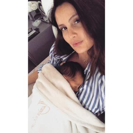 Marine, l'épouse du footballeur Hugo Lloris, pose avec son petit Léandro, né le 20 septembre 2019. Il s'agit du troisième enfant du couple après Anna-Rose, née en 2010, et Giuliana, née en 2014. 