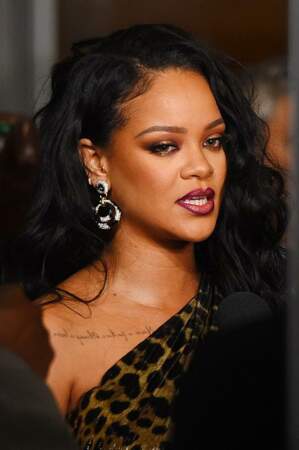 Le regard irisé de Rihanna : le maquillage de fêtes qui marche à tous les coups !