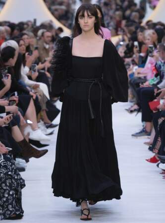 Pour Valentino, la robe noire prend des volumes XXL.