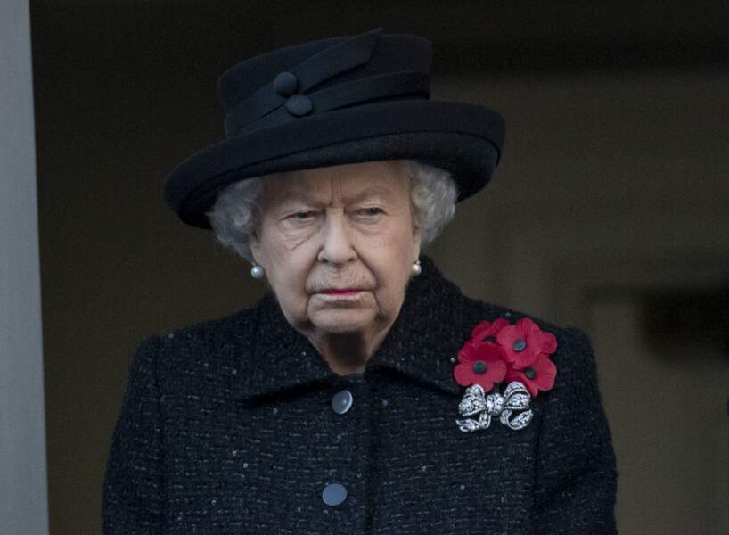 La reine Elizabeth II serait-elle en train de vivre une nouvelle annus horribilis ? La souveraine britannique doit faire face aux dérapages des membres de sa famille. A commencer par son fils préféré, le prince Andrew embourbé dans un scandale sexuel. Mais aussi à cause de Meghan Markle et du prince Harry qui ne lui laissent aucun répit. Et ce n'est sans compter le Brexit qui la met dans une position inconfortable.  