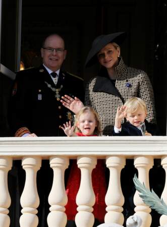 19 novembre 2018 : A l'occasion de la fête Nationale Monégasque, le prince Albert II de Monaco, sa femme la princesse Charlène et leurs enfants, la princesse Gabriella et le prince Jacques saluent la foule. 