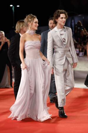 Lily-Rose Depp et Timothée Chalamet partagent l'affiche de The King, le tapis rouge et une hisoire d'amour selon certaines rumeurs. Ici le 2 septembre 2019, le jeune acteur se fait remarquer par son costume argenté signé Dior.