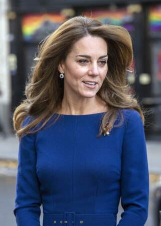 7 novembre 2019 : Kate Middleton plus moderne que jamais avec ses cheveux au vent et son brushing hollywoodien à Londres.