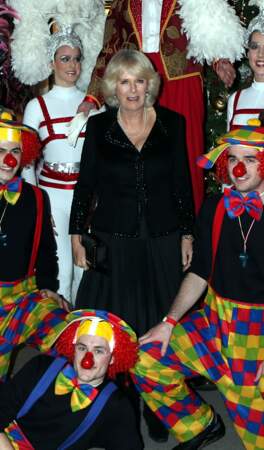 19 décembre 2012 : La duchesse Camilla semble avoir un penchant pour les paillettes et le brillant. Une tenue noir mais plus originale, pour le spectacle du London International Horse Show.