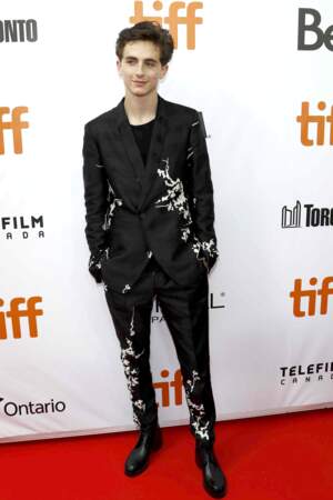 Timothee Chalamet assure en costume fleuri pour la première de "Beautiful Boy" au Toronto International Film Festival 2018 (TIFF), le 7 septembre 2018.