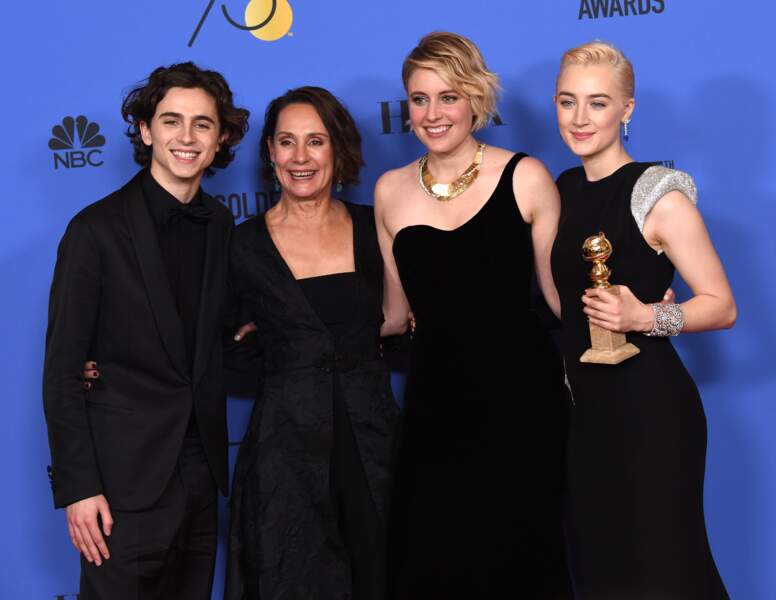 Timothée Chalamet chic en noir avec Greta Gerwig et Saoirse Ronan au Golden Globe Awards en janvier 2018. 