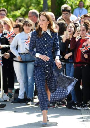 Joli jeu de jambes pour Kate Middleton avec cette robe longue et fluide signée Alessandra Rich, le 14 mai 2019.