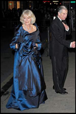 11 décembre 2008 : Le Prince Charles et la duchesse de Cornouailles arrivaient très apprêtés au Palladium de Londres. 