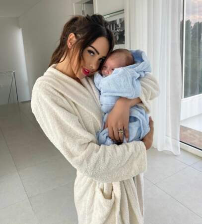 Nabilla et son petit Milann, né le 11 octobre 2019.
