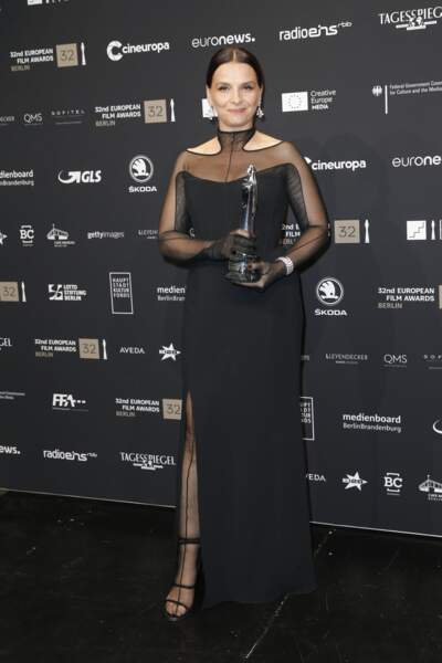 Juliette Binoche reçoit  le prix European Achievement in World Cinema Award - European Film Awards 2019 à Berlin le 7 décembre 2019.