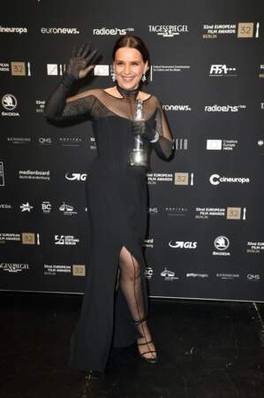 Juliette Binoche au top du glamour lors de la soirée des European Film Awards 2019.