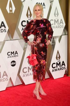 Nicole Kidman glamour dans une robe à paillettes rouges.