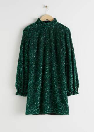La robe courte à paillettes vert émeraude et manches ballon (exclusivité web), & Other Stories, 129€. 