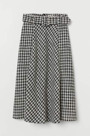 La jupe midi plissée en tissu jacquard au motif pied-de-poule, H&M, 39,99€. 
