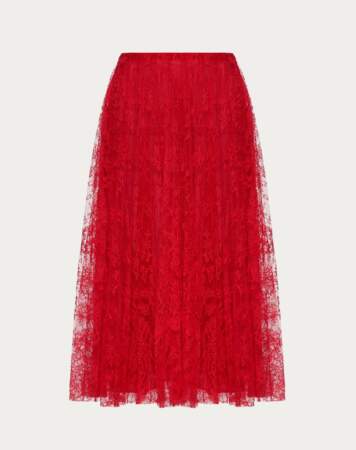 La jupe midi plissée en dentelle de Chantilly rouge passion, Valentino, 1980€. 