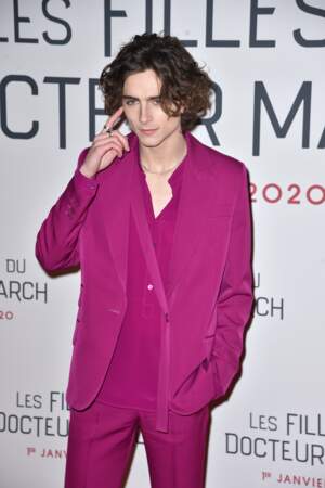 Timothée Chalamet n'a pas manqué d'audace avec son dernier look sur le tapis rouge du cinéma Gaumont-Marignan à Paris.