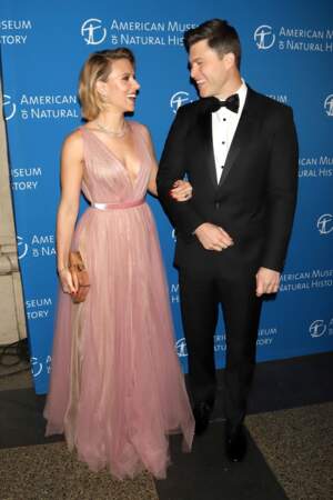 Scarlett Johansson et Colin Jost sont fiancés depuis des mois. Ils ont ensemble depuis plus de deux ans, mais on ne sait rien à propos de ce mariage. Selon ses mots, il est l'amour de sa vie. La photo date du 15 novembre 2018 lors d'un gala à New York. 