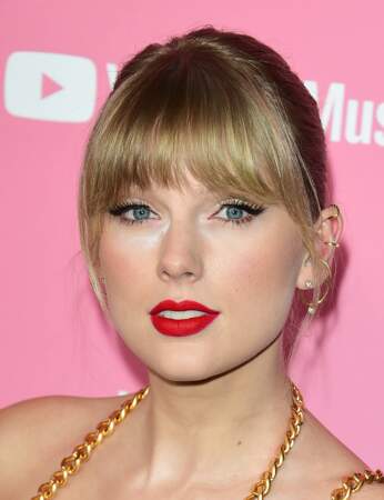 un beau rouge mat, qui fait toujours son petit effet comme Taylor Swift.