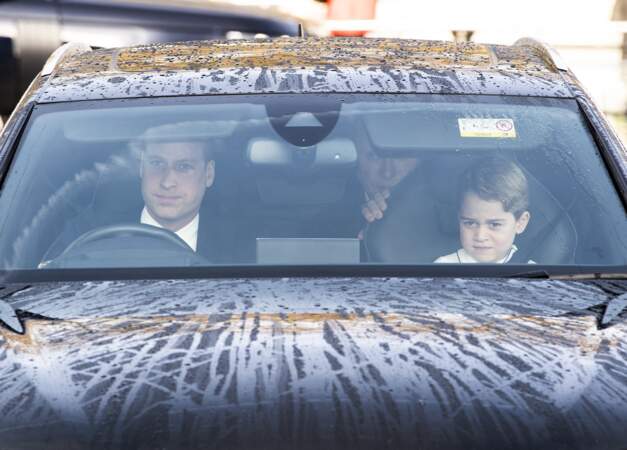 Le prince George et le prince William arrivent au traditionnel déjeuner de la reine Elizabeth II à Londres, le 18 décembre 2019