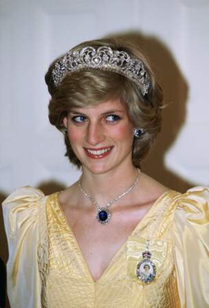 Lady Diana, portant la tiare de la famille Spencer, et une parure en diamant et saphir lors d'un voyage en Australie en 1983.