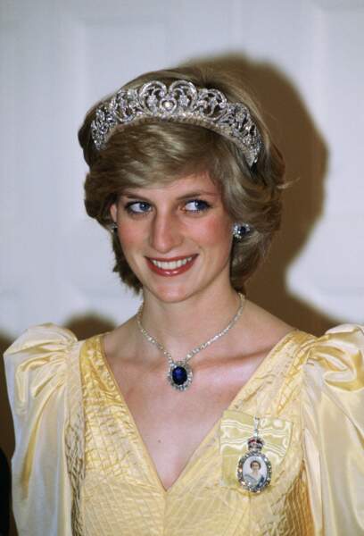 Lady Diana, portant la tiare de la famille Spencer, et une parure en diamant et saphir lors d'un voyage en Australie en 1983.