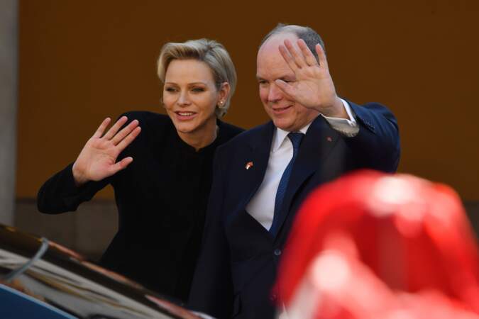 La princesse Charlene et le prince Albert II de Monaco ont presque fusionné, lors de la réception du couple présidentiel chinois, le 24 mars 2019.