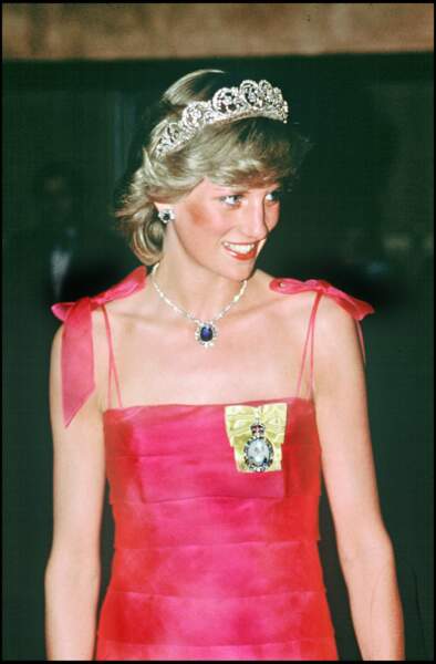 La princesse Diana avec sa tiare appartement à la famille Spencer, portée lors de son mariage et ici lors d'une réception en Australie en 1983.