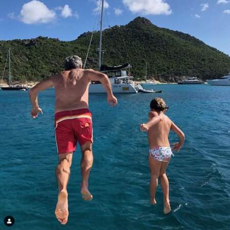 En 2018, Alessandra Sublet passait les fêtes de fin d'année à St Barth au soleil avec sa famille. Elle a partagé un cliché de son père et de sa fille en plein plongeon. 