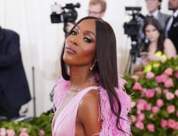 Naomi Campbell et son make up glossy