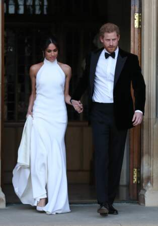 Meghan Markle affectionne particulièrement la marque Stella McCartney et portait une robe col bateau pour la réception de son mariage avec le prince Harry, le 19 mai 2018.