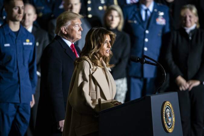 Melania et Donald Trump face aux militaires dans le Maryland, le 20 décembre 2019