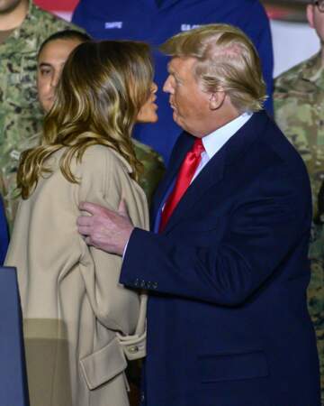 Melania et Donald Trump échangent un baiser dans le Maryand, le 20 décembre 2019