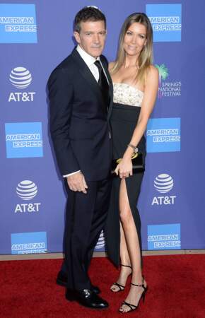Antonio Banderas et sa compagne Nicole Kimpel, glamour en robe fendue.