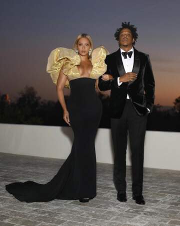 Beyonce sublime en Schiaparelli au bras de son mari Jay-Z.