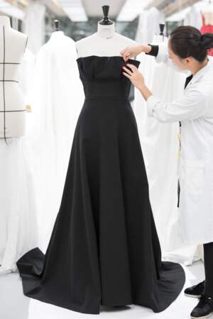 Pour la robe de Jennifer Aniston, Maria Grazia Chiuri s'est inspirée d'une archive de Monsieur Dior.