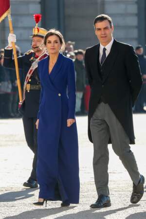 La reine Letizia d'Espagne et Pedro Sanchez, membre du parti socialiste, lors de la parade militaire "Easter 2020" au palais royal à Madrid. Le 6 janvier 2020
