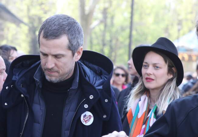 Guillaume Canet et Marion Cotillard à la sortie de l'hommage pour Agnès Verda à Paris, en 2019