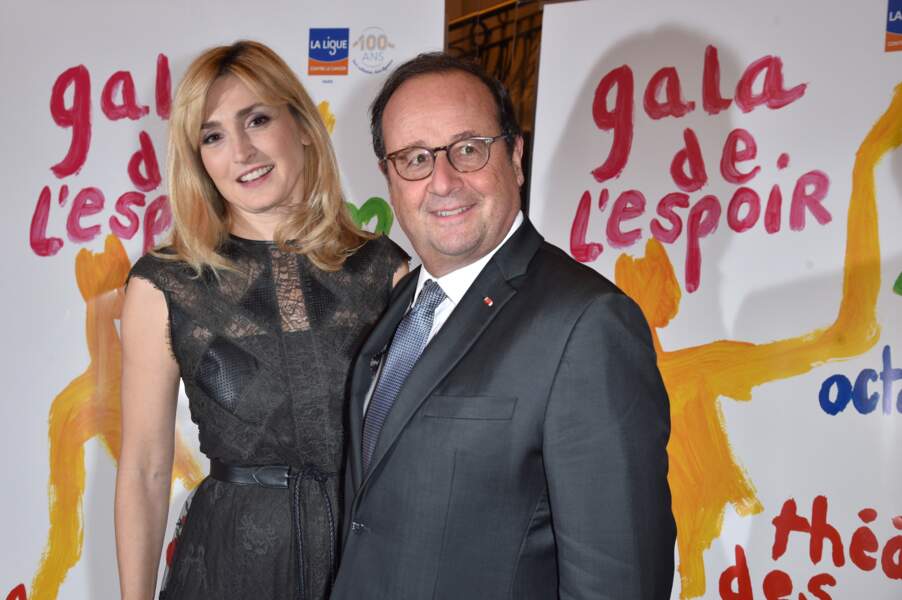 22 octobre 2019 : Julie Gayet et François Hollande participent au 27e Gala de l'Espoir de la Ligue contre le cancer. L’événement se trouvait au Théâtre des Champs-Élysées. Le couple s'affiche désormais en public sans problème.
