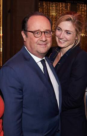 25 avril 2018 : François Hollande et Julie Gayet lors d'une After-party de la série " 10 pour cent". Quatre ans après la révélation de leur amour, c'est une des premières photos ou le couple pose officiellement. 