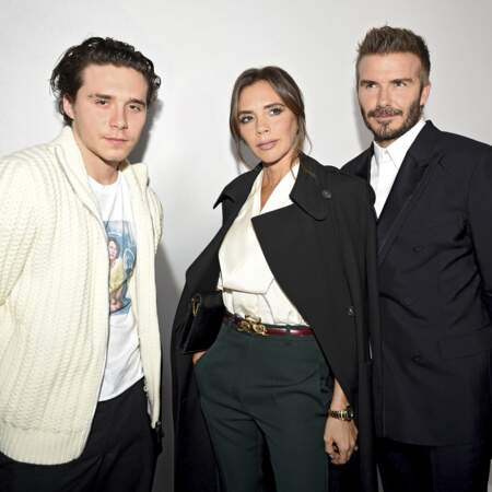 Brooklyn, Victoria et David Beckham ont assisté en famille au défilé Homme de Dior à Paris.