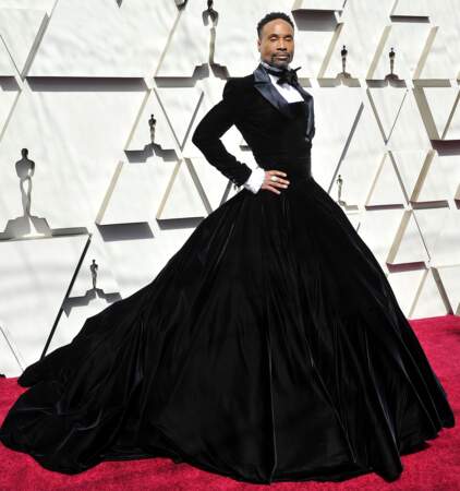 Billy Porter porte une robe/smoking lors de la 91e cérémonie des Oscars. Il porte une création du designer Christian Siriano. 