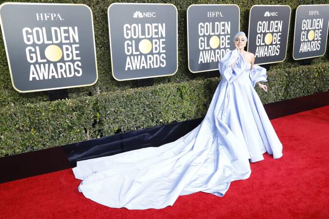 Lady Gala à la 76e cérémonie annuelle des Golden Globe Awards en 2019. La chanteuse porte une robe de la maison Valentino, mais les bijoux étaient prêtés par Tiffany & Co. Les bijoux portés ce soir-là valaient près de 5 millions de dollars. 