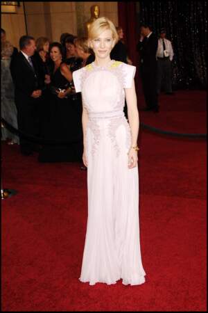 Cate Blanchett porte une magnifique robe de Givenchy Couture couleur lilas à l'occasion de la 83e cérémonie des Oscars 2011. 