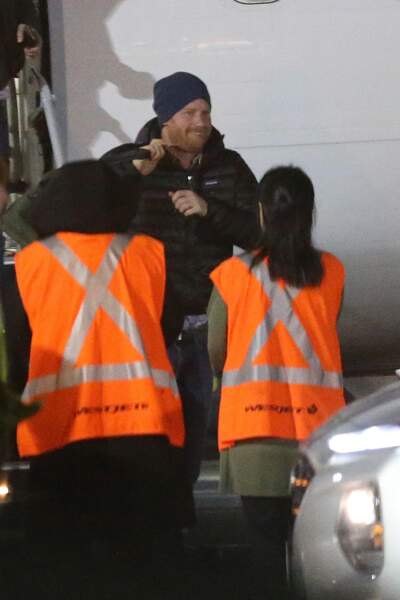 Le prince Harry est apparu tout sourire à l'aéroport de Victoria à Sidney au Canada, ce lundi 20 janvier