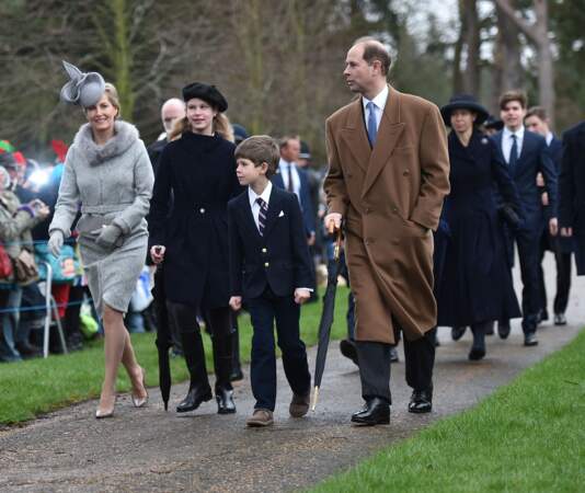 Sophie de Wessex et le prince Edward avec leurs enfants à la messe de Noël dans le Norfolk, le 25 décembre 2015