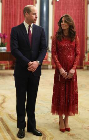Kate Middleton ose le total look rouge jusqu'aux escarpins le 20 janvier 2020 à Buckingham Palace pour le Sommet Grande-Bretagne-Afrique. 