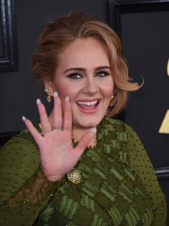 12 février 2017 : La chanteuse Adele sublime et mariée lors de la cérémonie des Grammy Awards à Los Angeles.