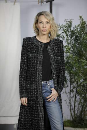 Laura Smet prend la pose lors du photocall du défilé Haute-Couture printemps-été 2020 "Chanel" à Paris, le 21 janvier 2020